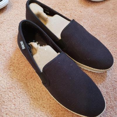 LOT 57Z: Comfort Slip On Shoes with New Ralph Lauren Loafers Size 9-10