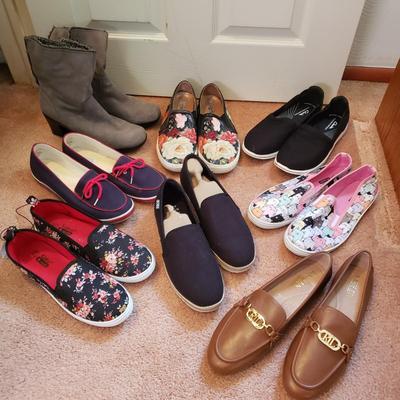 LOT 57Z: Comfort Slip On Shoes with New Ralph Lauren Loafers Size 9-10