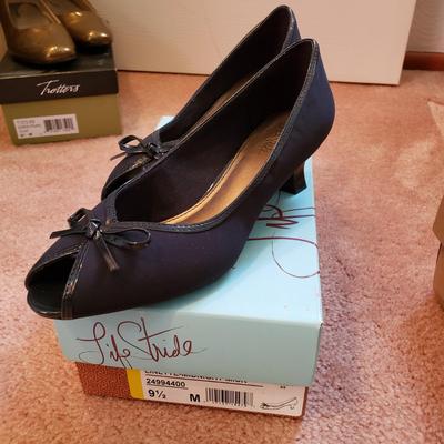 LOT 58Z: Large Collection of Ladies Heeled Shoes Size 9-10