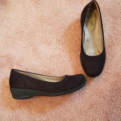 LOT 58Z: Large Collection of Ladies Heeled Shoes Size 9-10