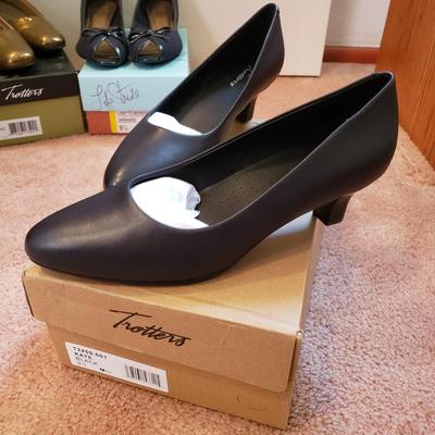 LOT 58Z: Large Collection of Ladies Heeled Shoes Size 9-10