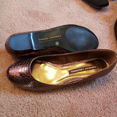 LOT 58Z: Large Collection of Ladies Heeled Shoes Size 9-10