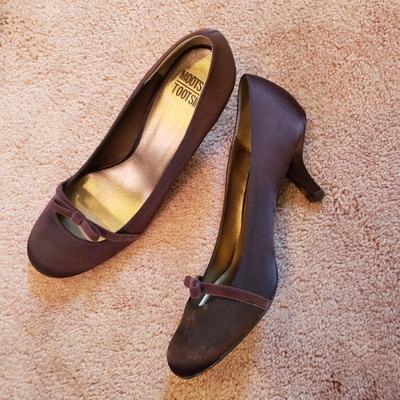 LOT 58Z: Large Collection of Ladies Heeled Shoes Size 9-10