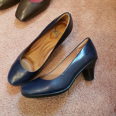 LOT 58Z: Large Collection of Ladies Heeled Shoes Size 9-10