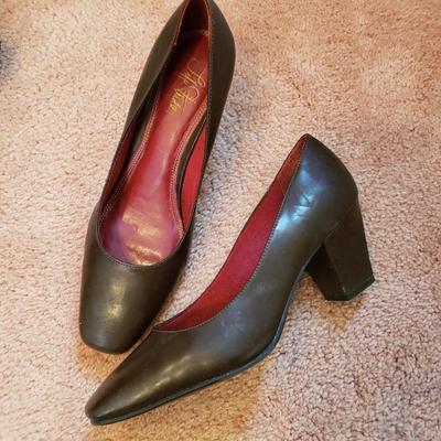 LOT 58Z: Large Collection of Ladies Heeled Shoes Size 9-10