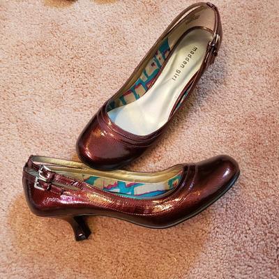 LOT 58Z: Large Collection of Ladies Heeled Shoes Size 9-10