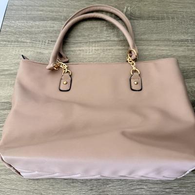 LOT 62D: Three Gloria Vanderbilt Purses