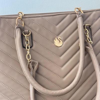 LOT 62D: Three Gloria Vanderbilt Purses