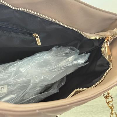 LOT 62D: Three Gloria Vanderbilt Purses