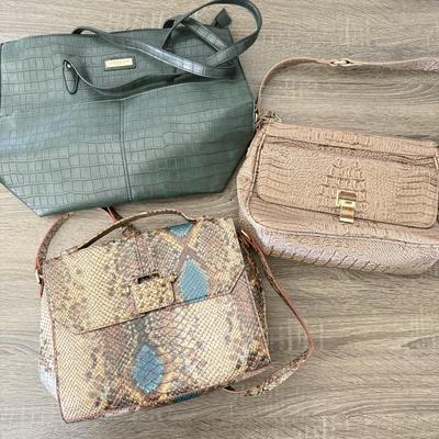 LOT 64: Faux Alligator / Snakeskin Bags: London Fog, Marc Fisher & Rachel Roy