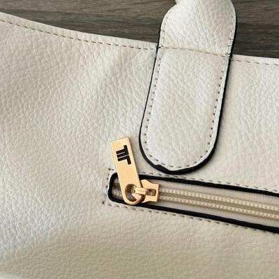 LOT 68D: LC by Carryland & London Fog Collection Handbags