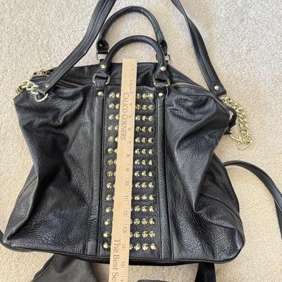 LOT 71D: Black Handbags: Steve Madden, Børn & Guess