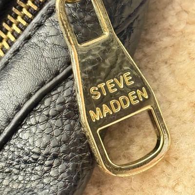 LOT 71D: Black Handbags: Steve Madden, Børn & Guess