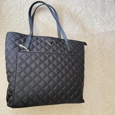 LOT 71D: Black Handbags: Steve Madden, Børn & Guess