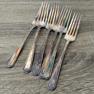 LOT 93F: Vintage National Silverplate service for 5 + Extras