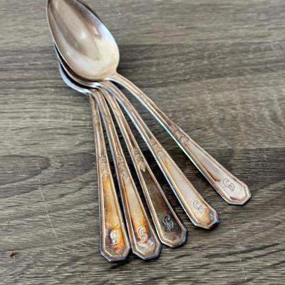 LOT 93F: Vintage National Silverplate service for 5 + Extras