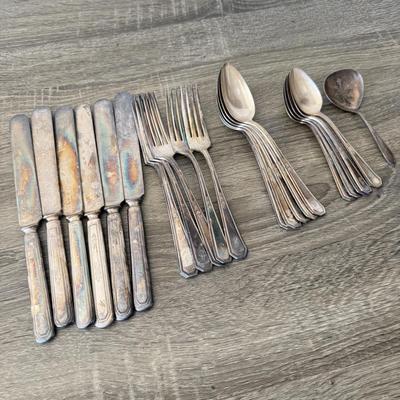 LOT 93F: Vintage National Silverplate service for 5 + Extras