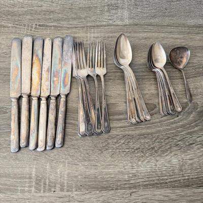 LOT 93F: Vintage National Silverplate service for 5 + Extras