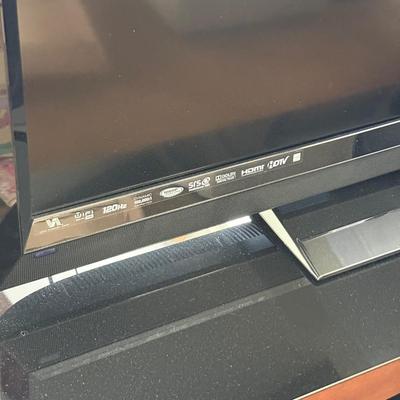 LOT 94F: Vizio 47" Television Model E472VLE w/ Remote