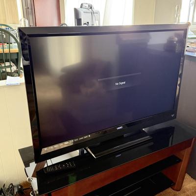 LOT 94F: Vizio 47" Television Model E472VLE w/ Remote