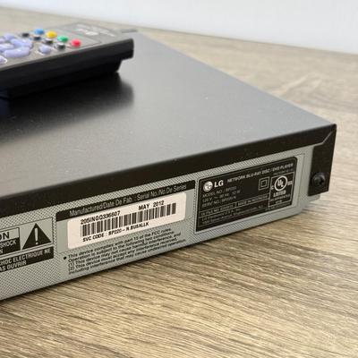 LOT 95F: LG Network Blu-Ray Disc / DVD Player Model BP220
