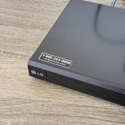 LOT 95F: LG Network Blu-Ray Disc / DVD Player Model BP220