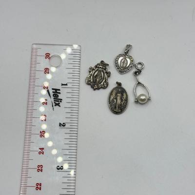LOT 120J: Sterling Silver 925 Religious Pendants & More (18.49g)