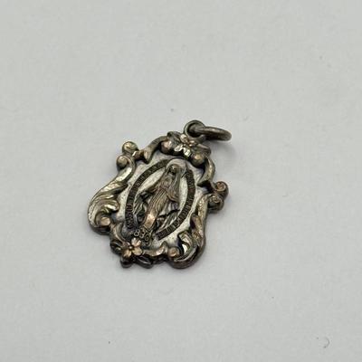 LOT 120J: Sterling Silver 925 Religious Pendants & More (18.49g)
