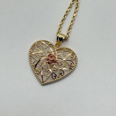 LOT 126J: 14kt Gold Heart Rose Pendant w/ 20" Chain (5.98g)