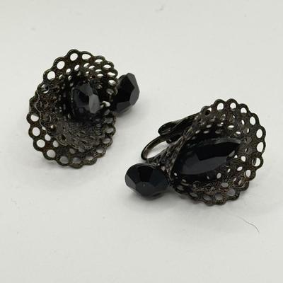 LOT 133J: Vintage Intaglio Earrings, Silvertone Leaf Earrings, Coin Purse & Black Clip EArrings