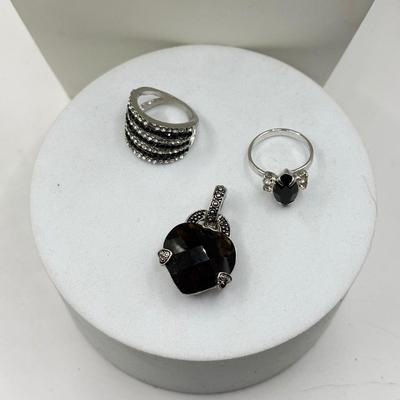 LOT 153J: Jewelry Collection: Sterling Screwback Earrings, Sarah Coventry Ring & More