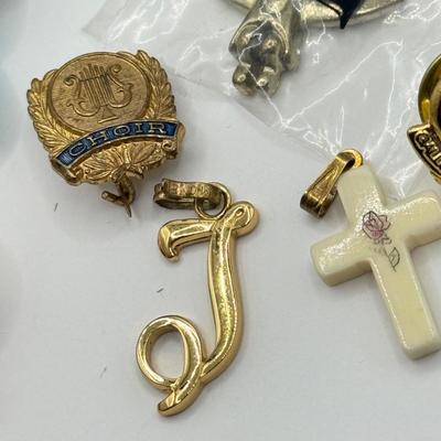 LOT 154J: Misc Pins & Pendants: Ribbons, Flags, Blood Donor