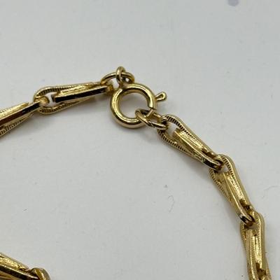 LOT 160J: Goldtone Chain Belts & Necklaces