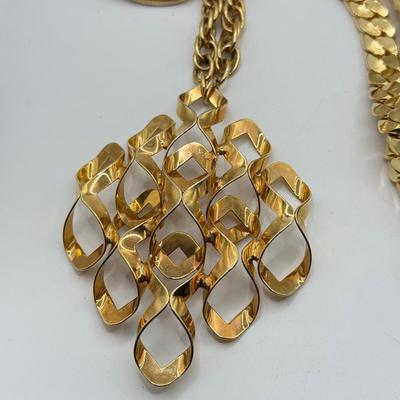 LOT 160J: Goldtone Chain Belts & Necklaces