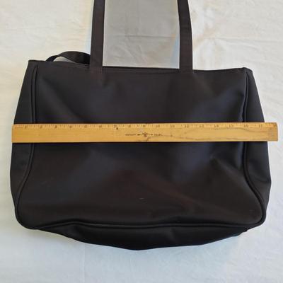 LOT 163Z: Collection of Travel Bags by Travelon, Kenneth Cole, Liz Claiborne & More