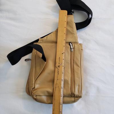 LOT 163Z: Collection of Travel Bags by Travelon, Kenneth Cole, Liz Claiborne & More