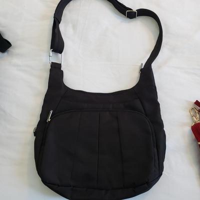 LOT 163Z: Collection of Travel Bags by Travelon, Kenneth Cole, Liz Claiborne & More