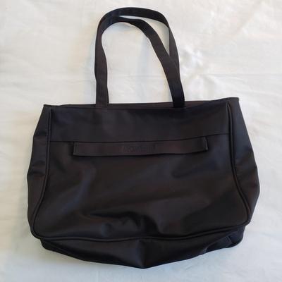 LOT 163Z: Collection of Travel Bags by Travelon, Kenneth Cole, Liz Claiborne & More