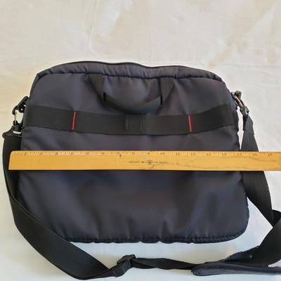 LOT 163Z: Collection of Travel Bags by Travelon, Kenneth Cole, Liz Claiborne & More