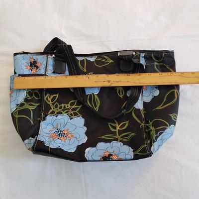 LOT 163Z: Collection of Travel Bags by Travelon, Kenneth Cole, Liz Claiborne & More