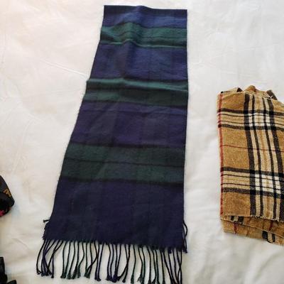 LOT 165Y: Collection of Ladies Scarves & Belts