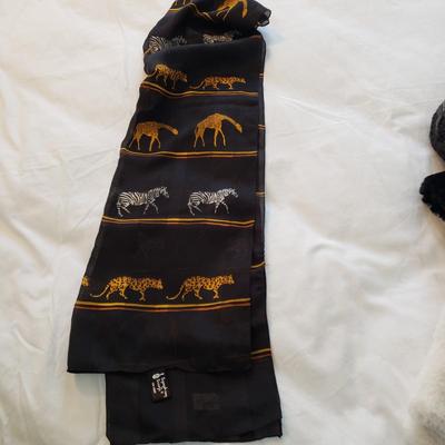 LOT 165Y: Collection of Ladies Scarves & Belts