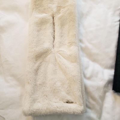 LOT 165Y: Collection of Ladies Scarves & Belts