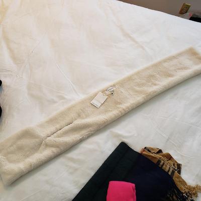 LOT 165Y: Collection of Ladies Scarves & Belts