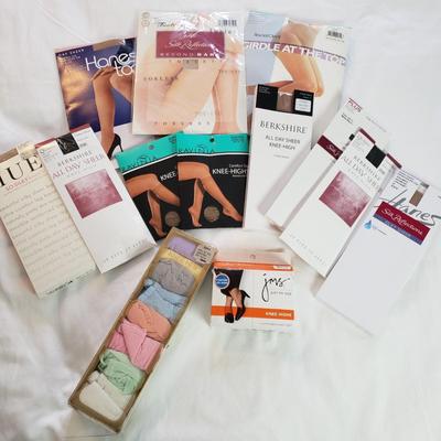 LOT 170Y: Huge Assortment of New Ladies Socks, Tights, Pantyhose & Accessories