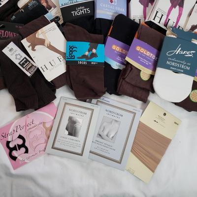 LOT 170Y: Huge Assortment of New Ladies Socks, Tights, Pantyhose & Accessories
