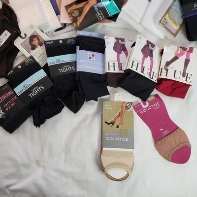 LOT 170Y: Huge Assortment of New Ladies Socks, Tights, Pantyhose & Accessories