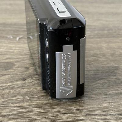 LOT 183K: Vivitar ViviCam T328