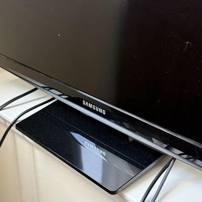 LOT 184K: Samsung 24” TV Model UN24H4000BFXZA