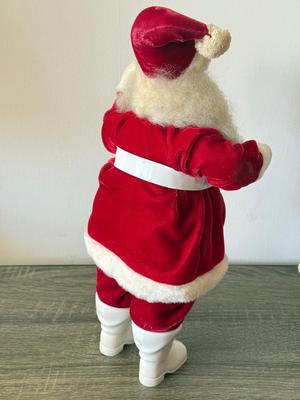 LOT 186L: Vintage 1960s Pale Santa & Sleeping Animated Musical Santa